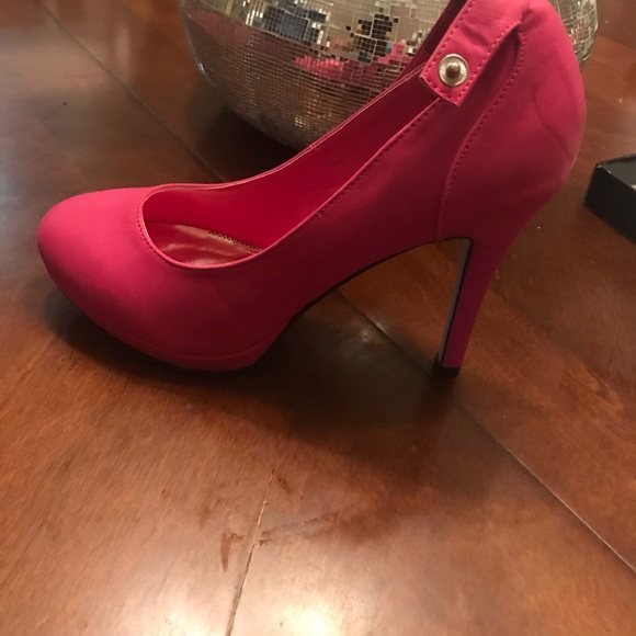 Pink heals - Picture 2 of 5